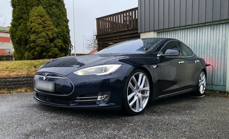 Tesla Model S P85D 2015