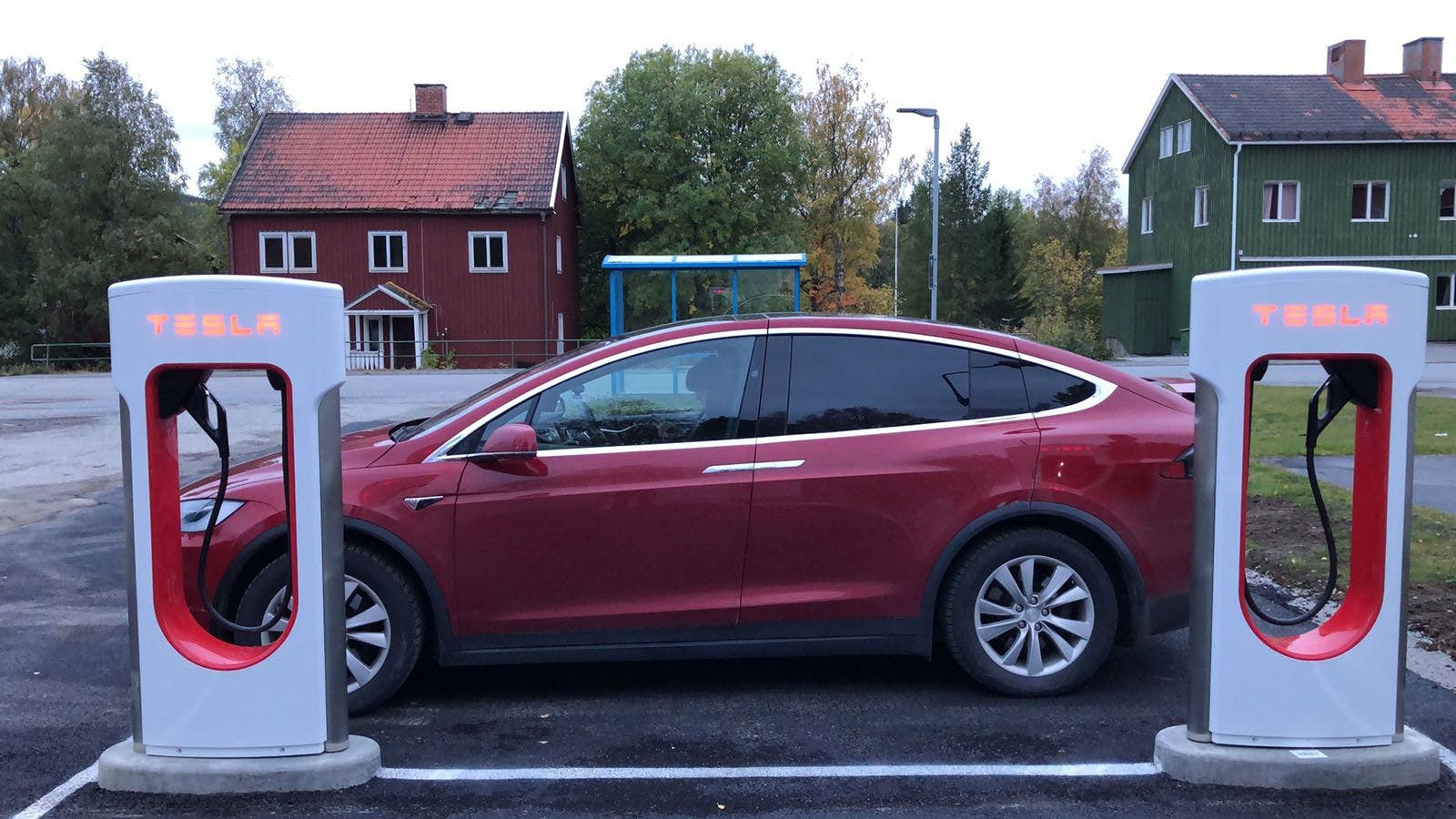 Tesla öppnar laddstation i norr - lättare köpa elbil